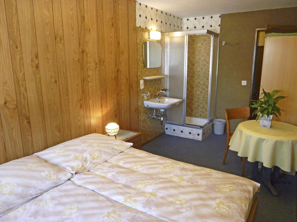 Pension Schoenblick Saas-Grund Exterior photo