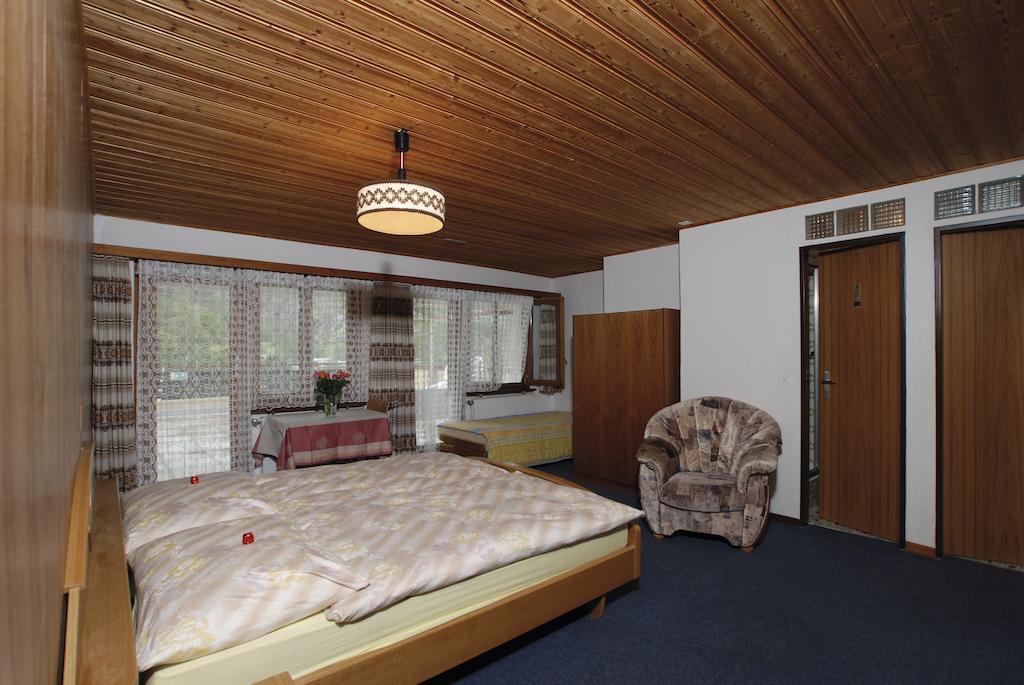 Pension Schoenblick Saas-Grund Room photo