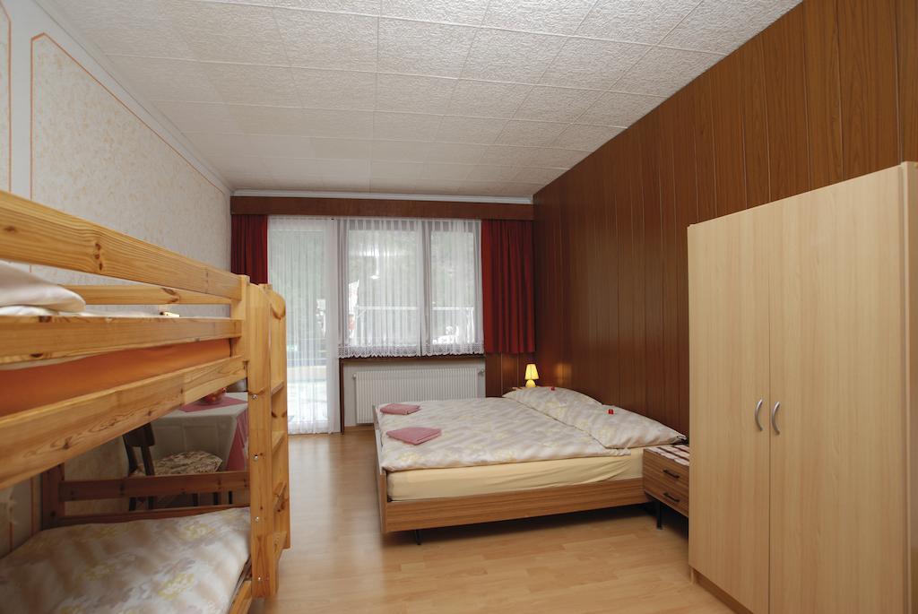 Pension Schoenblick Saas-Grund Room photo